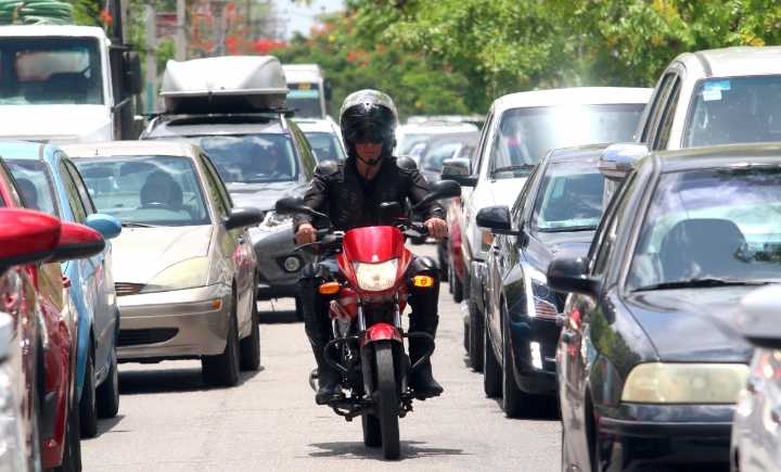 Explosivo crecimiento: Aumenta 53.8% el número de autos y motos en Yucatán