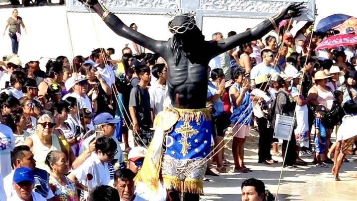 Pesqueros piden al Cristo Negro desaparecer marea roja