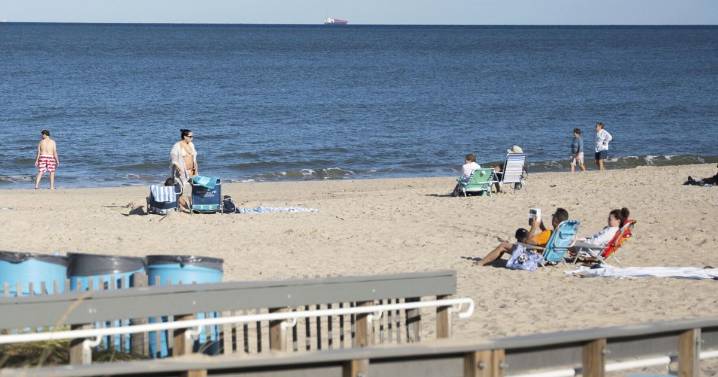 ¿Planeas nadar este fin de semana? Cuidado con la contaminación fecal en playas en EEUU