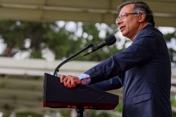 La división permite que los “dueños de indígenas” vuelvan al poder: Petro por elecciones en Bolivia