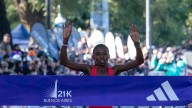 Jacob Kiplimo y Verónica Loleo ganaron los 21K de Buenos Aires