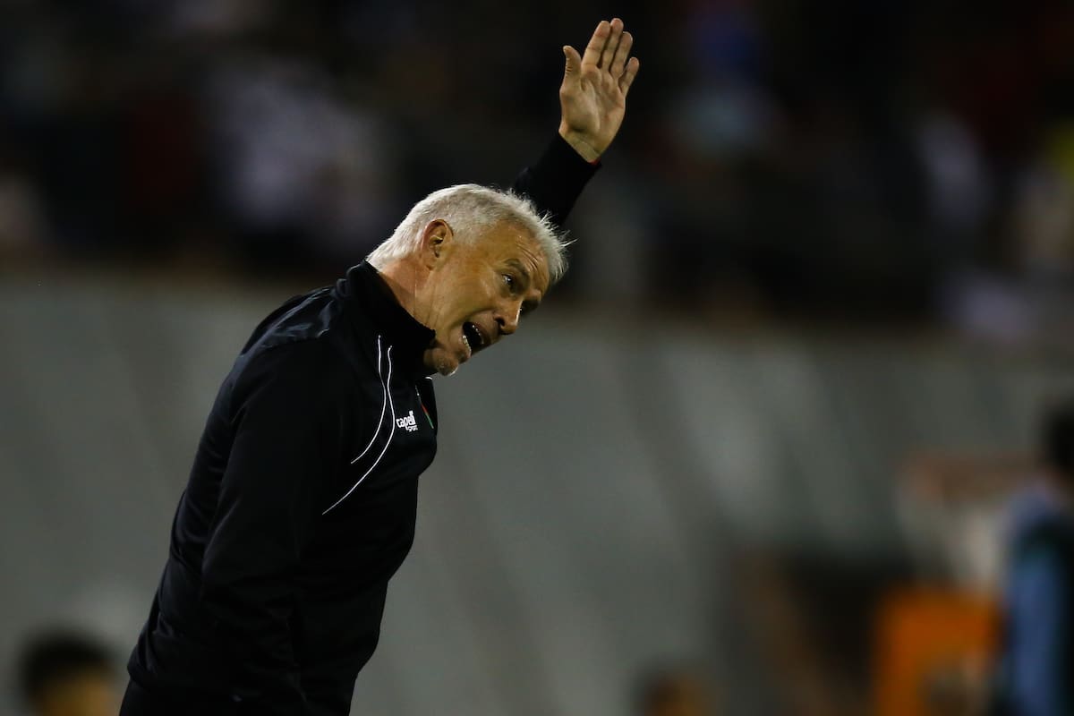 Cae otro entrenador en el fútbol chileno: solo alcanzó a dirigir seis partidos