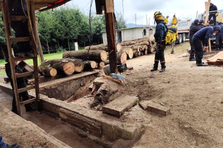 Aseguran madera, vehículos y maquinaria en aserraderos ilegales de EdoMex