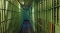 Mueren dos presos por consumir una nueva droga impregnada en papeles