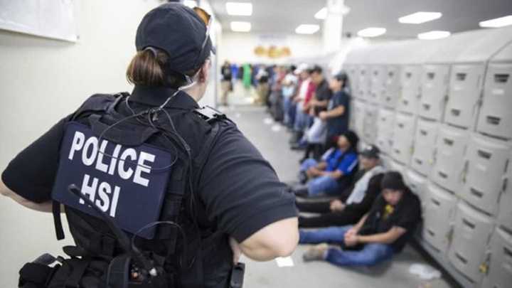 Florida mantiene arrestos pese suspensión de ley