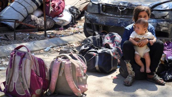 Israeli tanks 'destroy houses after pushing into Gaza City' - as Trump prepares to chair meeting on war
