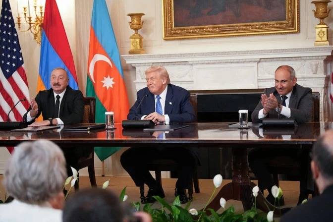 Presidentes de Armenia y Azerbaiyán firman histórico acuerdo de paz en la Casa Blanca