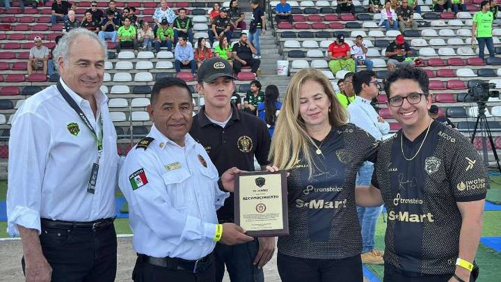 Rinden Bravos homenaje al Cuerpo de Bomberos en su día
