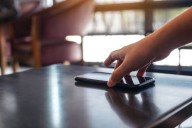 Se roban teléfono celular