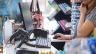 Supermercados buscan empleados: cómo postularse en agosto de 2025
