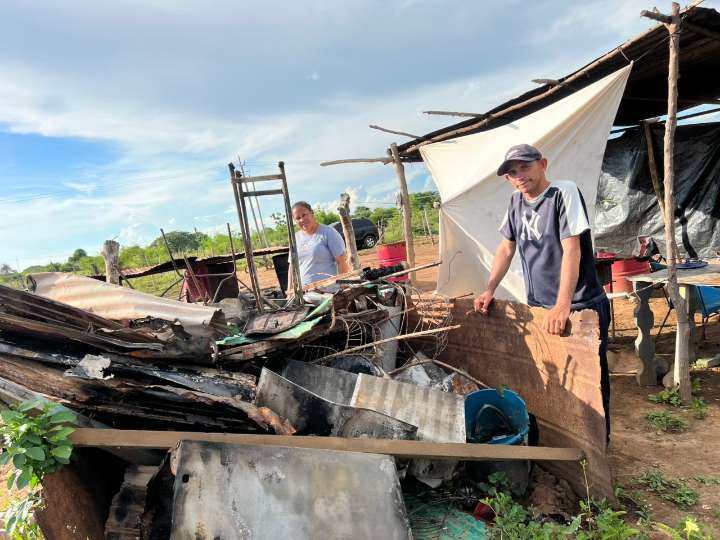 Incendio destructivo deja a una familia venezolana sin vivienda en el Zulia y se lanza campaña de apoyo