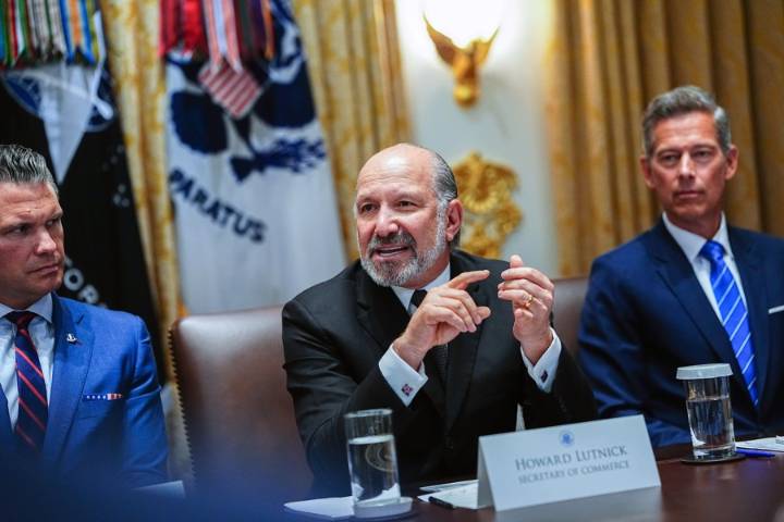 El Gobierno de EE.UU. no descarta entrar como accionista en grandes empresas de armamento