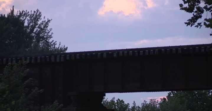 2 die after being struck by train in Tuscarawas County