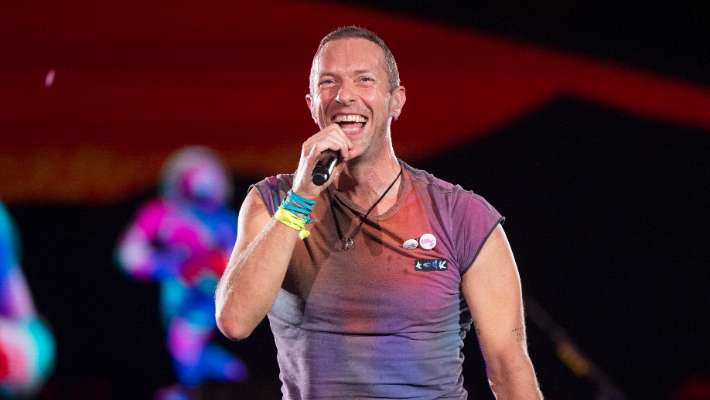 Chris Martin Helped A Man Propose At A Coldplay Concert