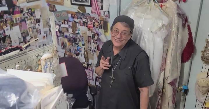 Pittsburgh nun chases down credit card thief