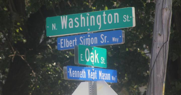 Carbondale unveils street signs honoring community icons