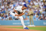 Starters shine in Dodgers’ statement sweep vs. Padres. Plus: Knee catch!