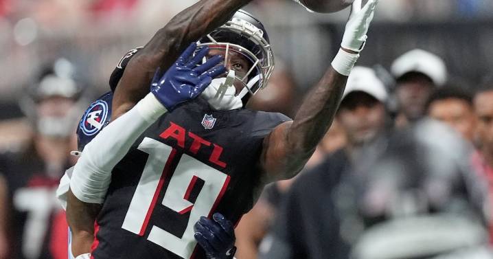 Titans hold on to defeat Falcons, 23