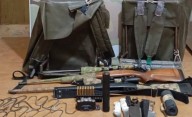 Demoraron a dos personas y secuestraron armas