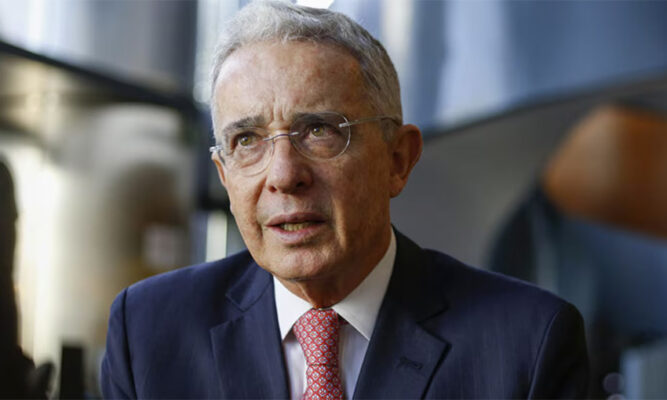 Ordenan la libertad exPresidente Uribe