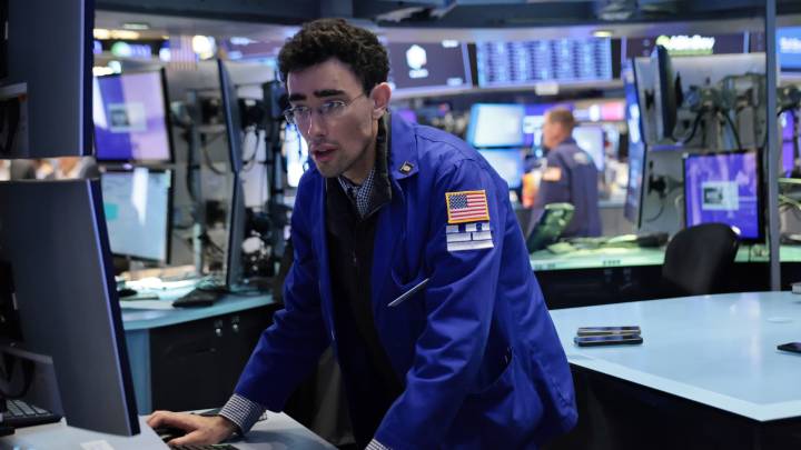 Stock futures rise after Dow posts a loss in Thursday’s trading: Live updates