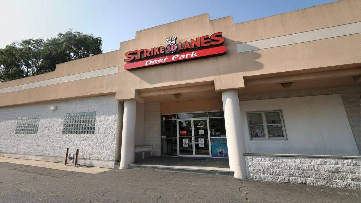 Community fights to save Deer Park bowling alley