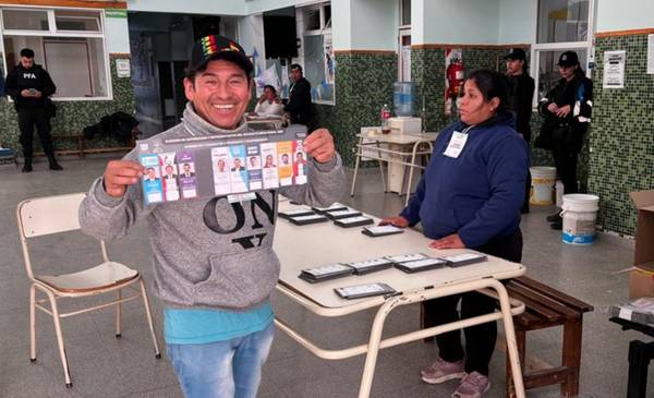Se desarrollaron con normalidad las elecciones de los residentes bolivianos en Puerto Madryn