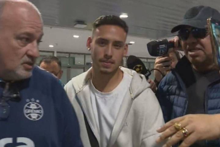 Erick Noriega arribó a Brasil para jugar por el Gremio de Porto Alegre