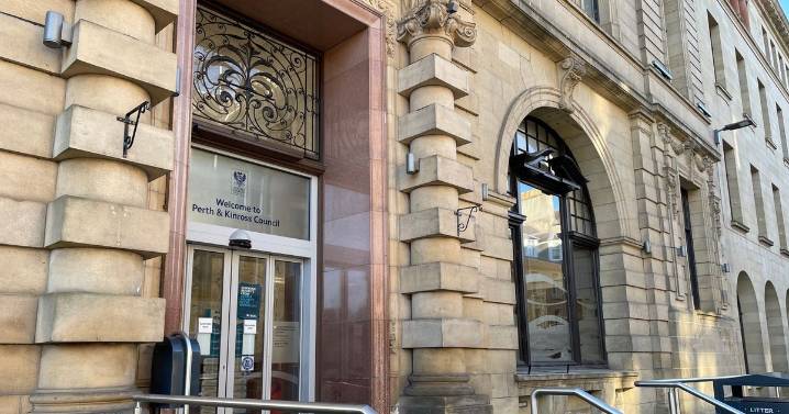 Political leaders on Scottish council promise to 'defend right to peaceful protest'