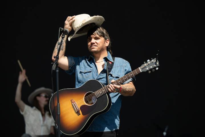 Country music singer escorted offstage by police during erratic show: ‘Truth is I’m not OK’