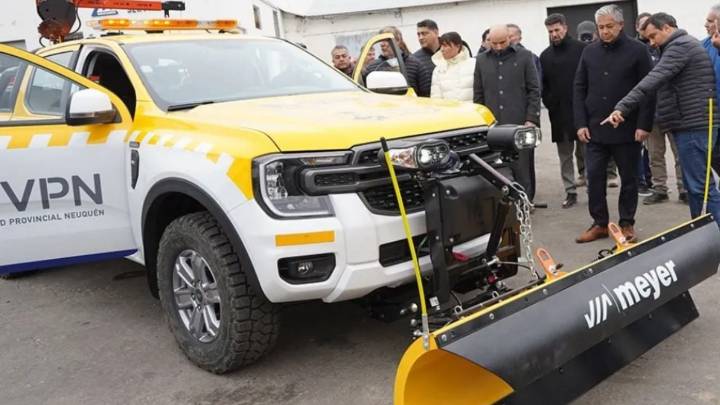 Vialidad incorporó una moderna camioneta equipada para despejar rutas con hielo y nieve