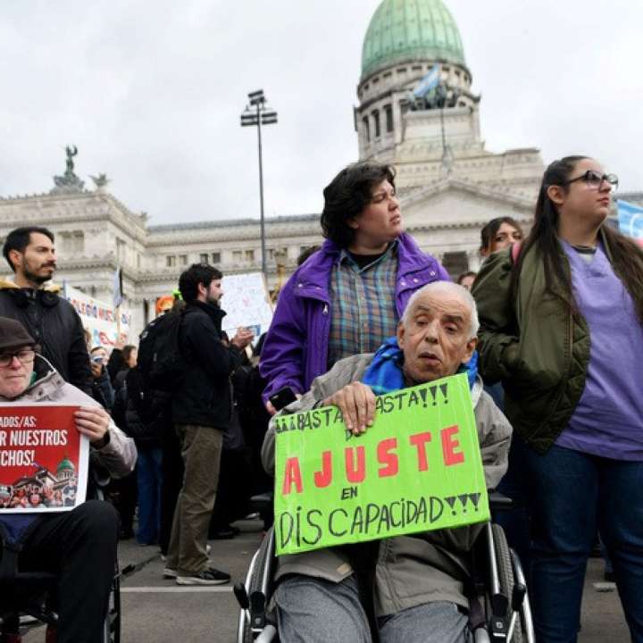 Un fallo judicial hace tambalear el veto de Javier Milei a la emergencia en discapacidad