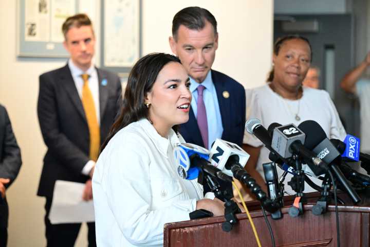 AOC, Suozzi celebrate new expanded air traffic controller program at Vaughn College