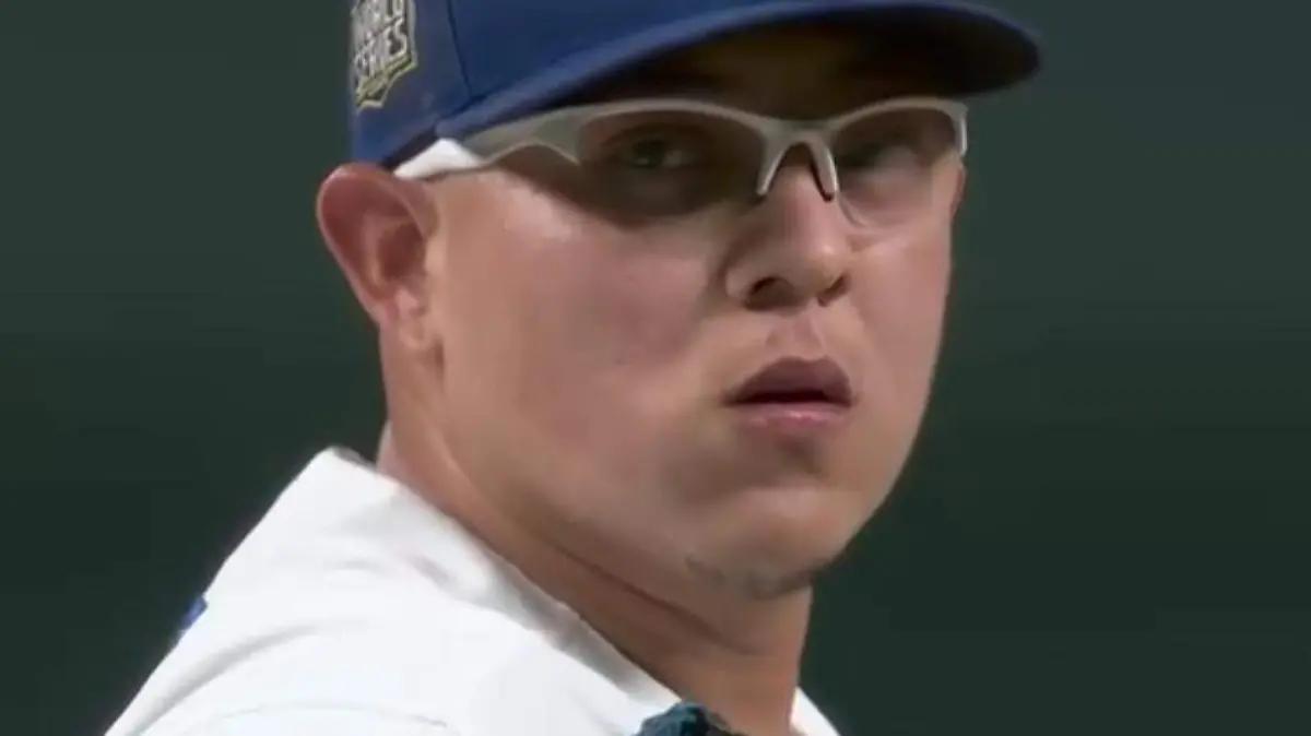 Sin contrato en MLB, Julio Urías se une a la pretemporada de Tomateros