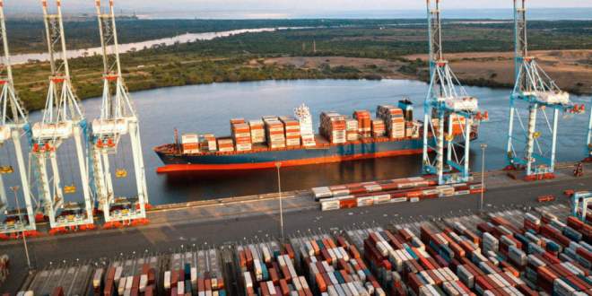 Manufacturas sostienen exportaciones mexicanas en julio pese a caída petrolera