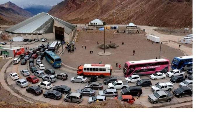 Suspenden tours de compras a Chile por las amenazas de barrabravas a causa del violento escándalo en Independiente