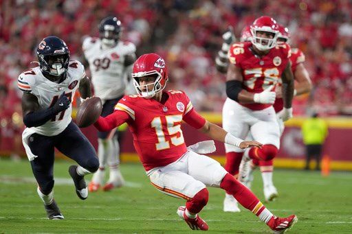 Mahomes leads sharp Chiefs offense before Bears rally for 29