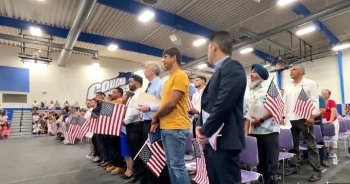USCIS retoma la práctica de “monitoreo vecinal” en solicitudes de ciudadanía: ¿Qué es?