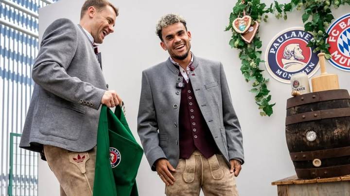 Luis Díaz, protagonista en Alemania: así le fue tocando acordeón al guajiro