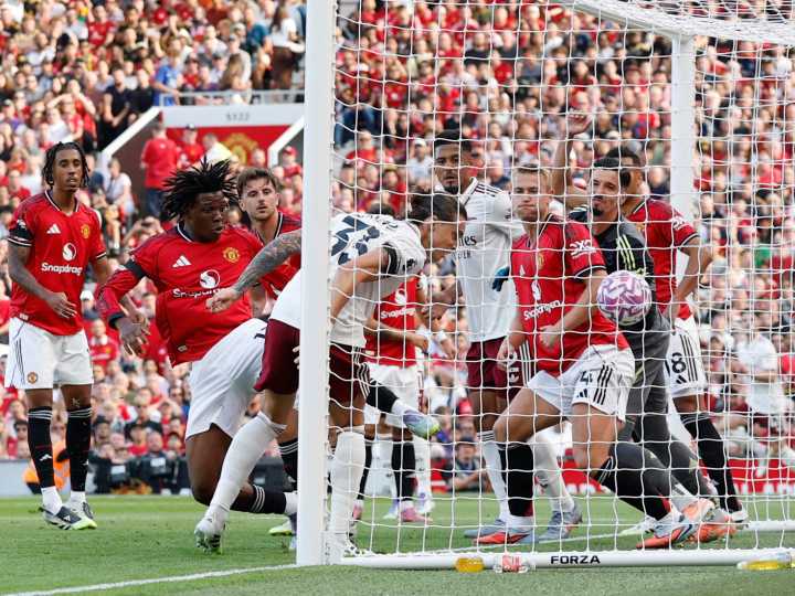 Arsenal capitalise on Bayindir error to win 1