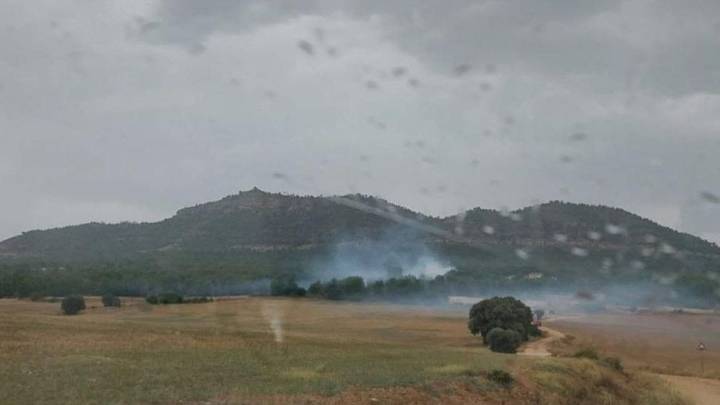 Un rayo provoca un incendio forestal en Jarafuel