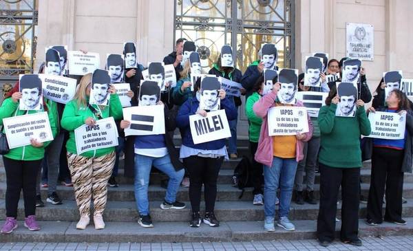 Pullaro ofreció una paritaria semestral "insuficiente" y trabajadores denunciaron ajuste