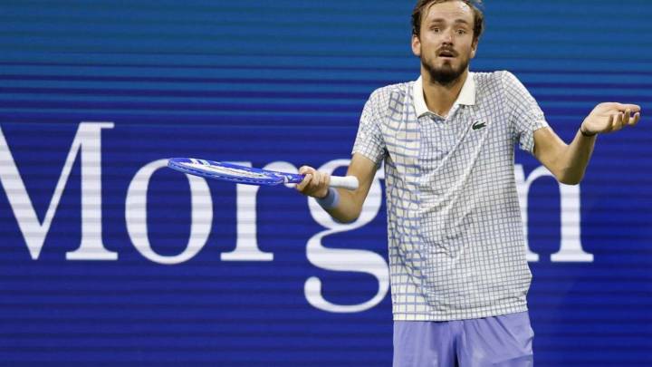 U.S. Open docks Daniil Medvedev $42,500 for conduct, equipment abuse