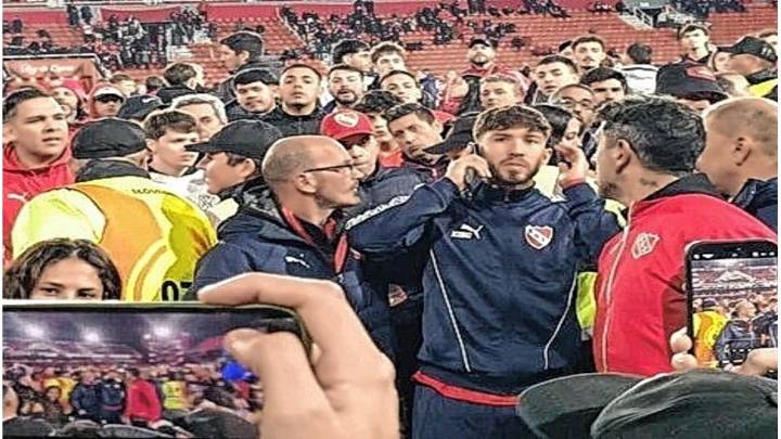 Los jugadores chilenos de Independiente repudiaron la violencia en Avellaneda