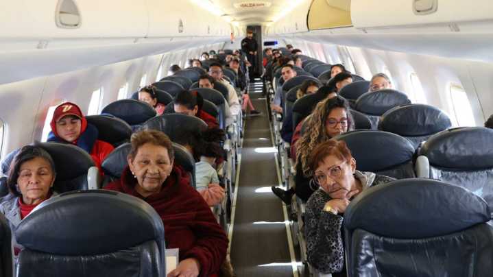 Arriba a Maiquetía nuevo vuelo con 59 connacionales desde Bolivia