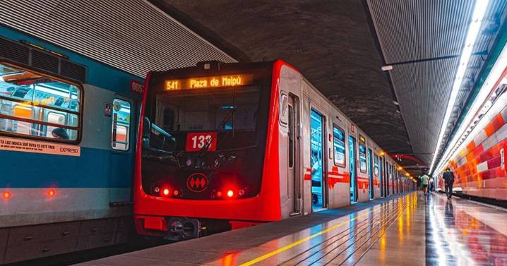 A minutos del Superclásico: Metro informa cierre de estación de Línea 4 por presencia de barristas