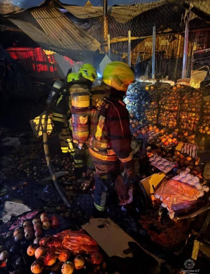 Incendio en la Plaza de Mercado El Potrerillo