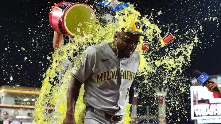 Brewers set franchise record with 14th straight victory with 3