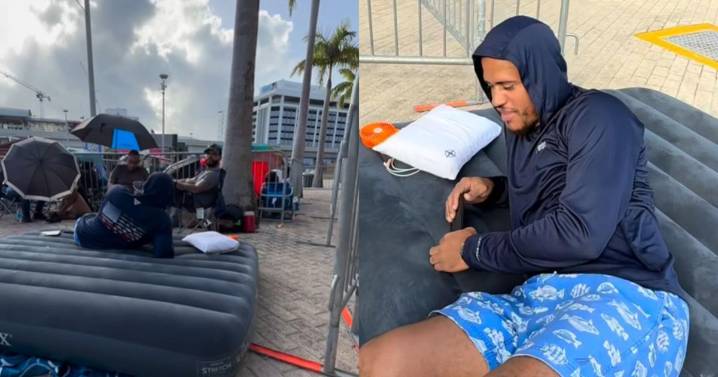 Fanático llega con "mattress" inflable a la boletería del Choliseo