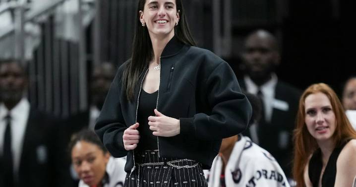 Caitlin Clark Exposed Her Midriff In A Crop Top & Trousers